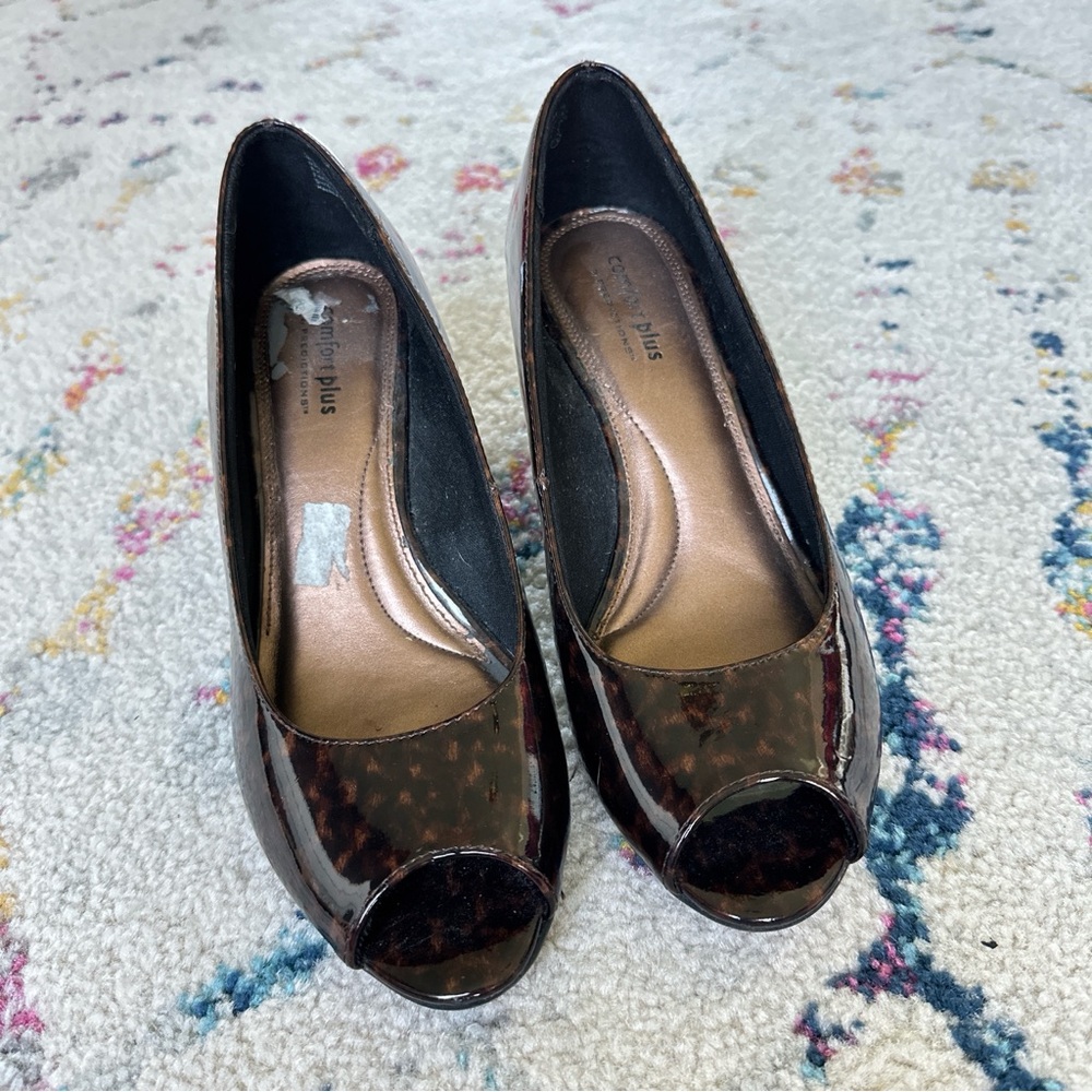 Comfort Plus by Predictions- patent tortoise shell peep toe wedges size 7 1/2